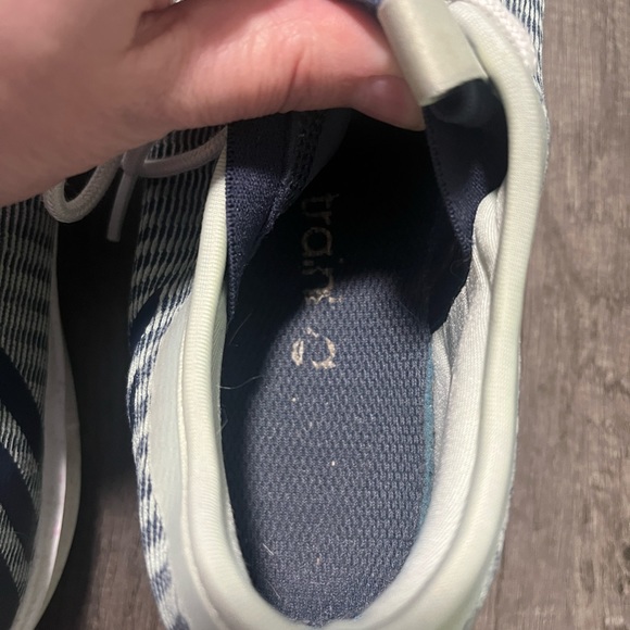 Size 8.5 Adidas sneakers - Picture 10 of 10